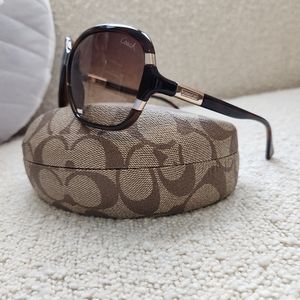 COACH Sienna Sunglasses Tortoise Gold Logo Case Gradient